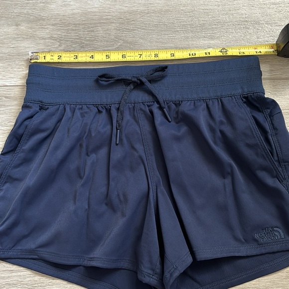 The North Face Navy Blue Shorts With Pockets Size Medium - Picture 6 of 12